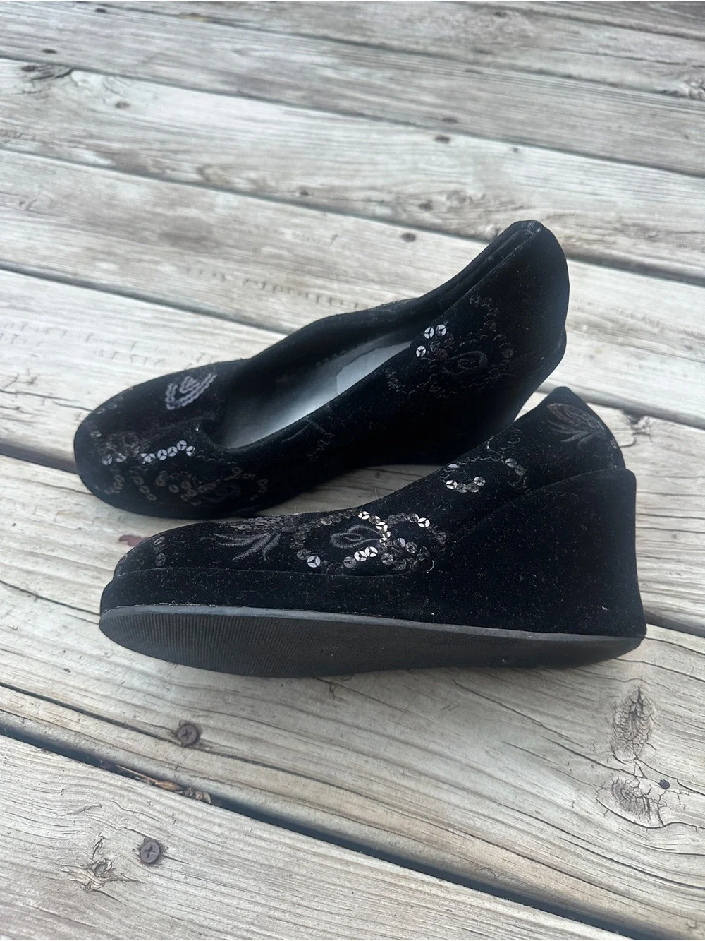 Vtg y2k baby me Black velvet wedge shoes with sequin details, Size 10